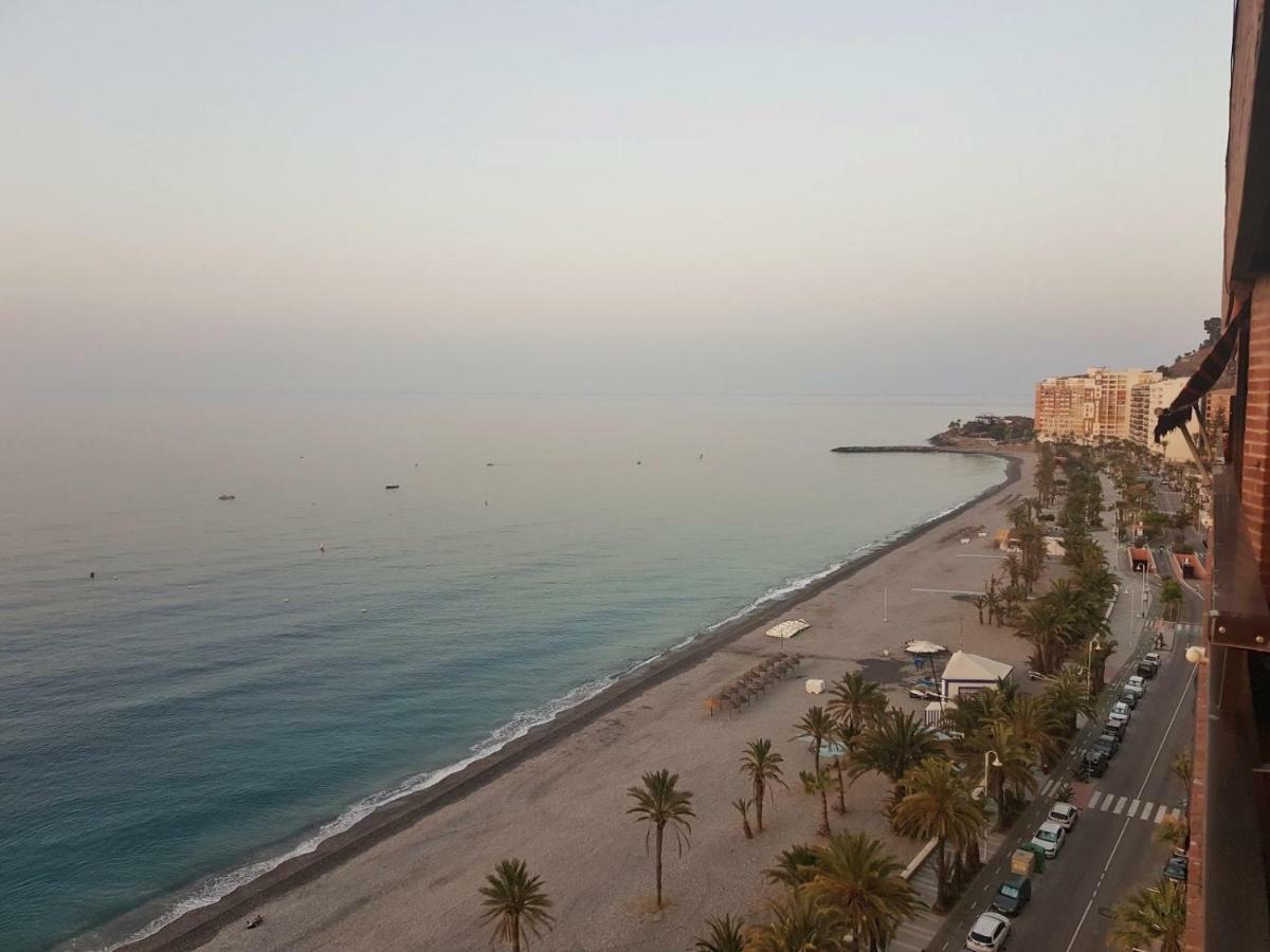 Atico En Almunecar. Primera Linea De Playa Con Vistas Espectaculares Bagian luar foto
